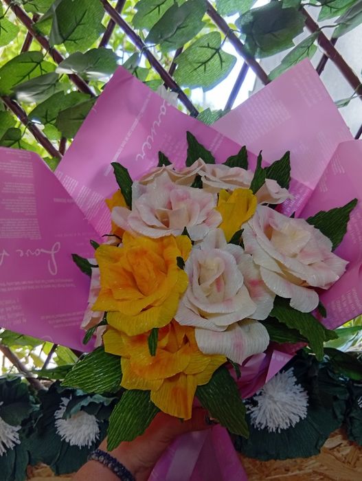 Flori din hârtie floristică,un cadou ce ține mult