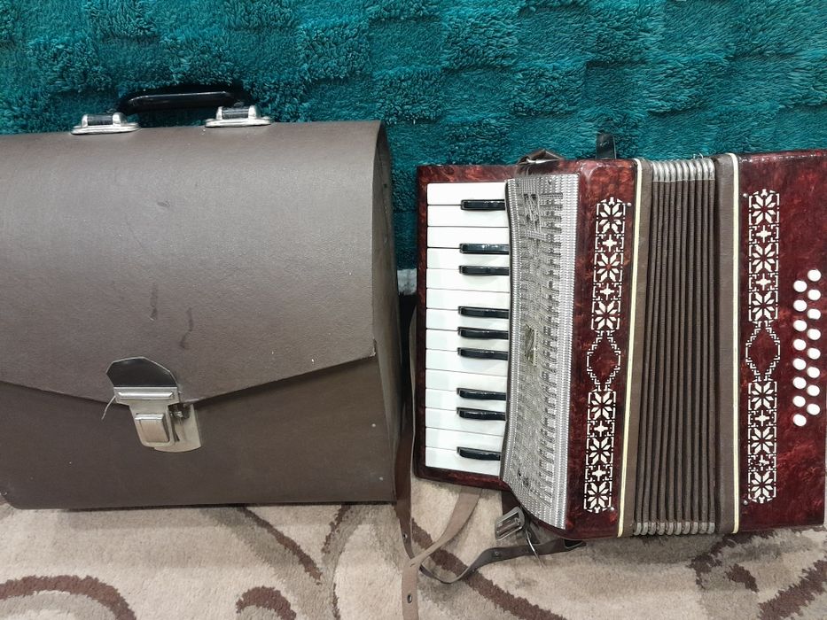 Продам детскую гармошку