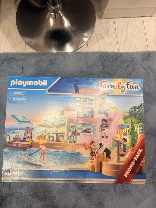 Lego si Playmobil