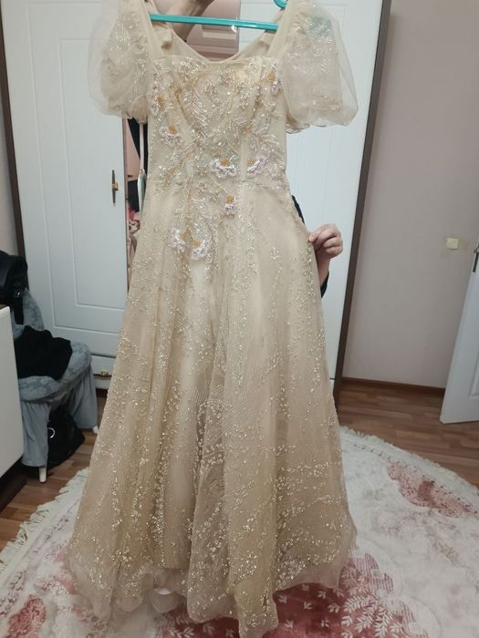 Платье почти новое!