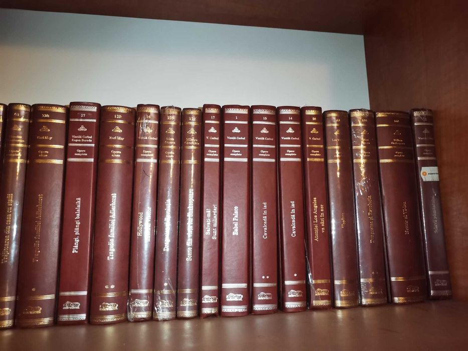 Vând cărți din Colecția De Lux Adevarul