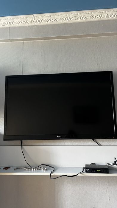 Телевизор LG состояние отличные