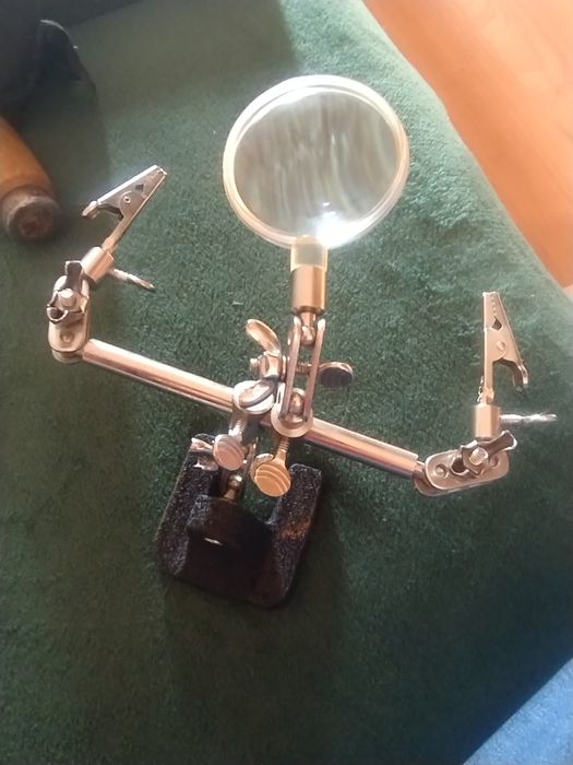 Lupa cu suport reglabil