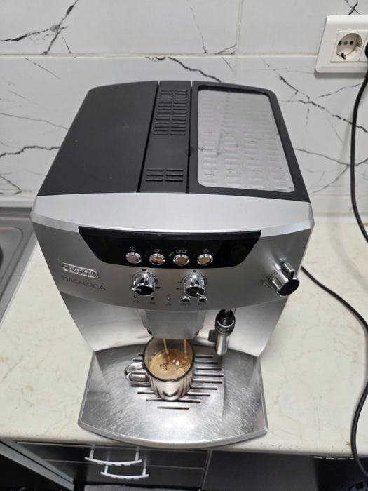 Espressor Automat DeLonghi Magnifica ESAM04.120.S Aparat cu Cafea Boabe