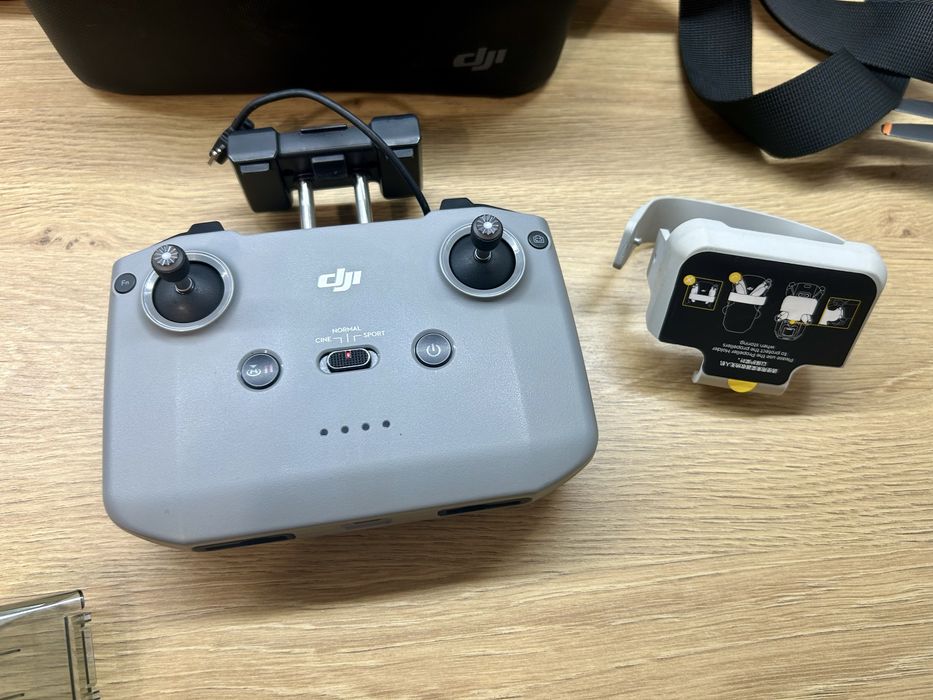 Продавам DJI Mini 2  с контролер и 2 батерии.