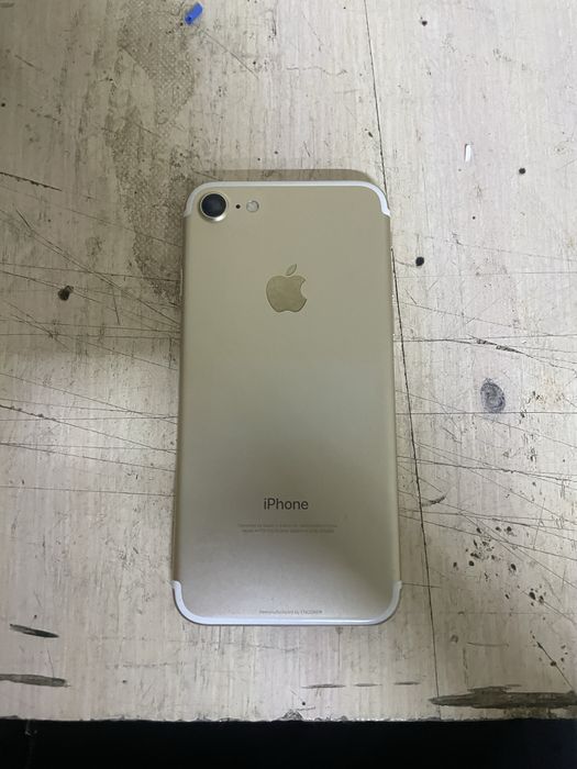 айфон 7 супер держит батарею