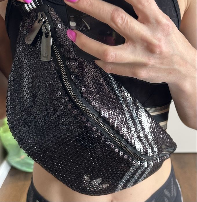 Чанта Adidas /тип хюмнетка/