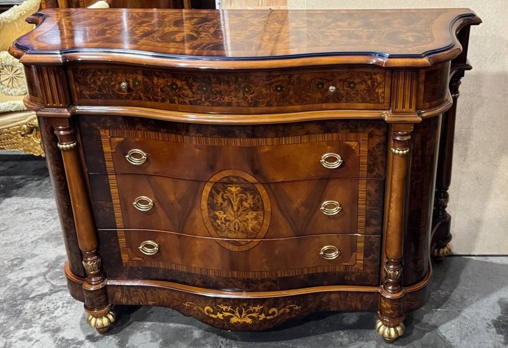 Продаётся Итальянский Спальный гарнитур