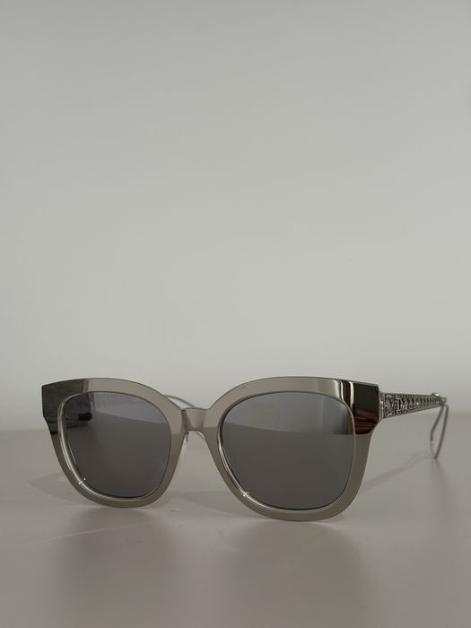 Ochelari de soare premium, ramă translucidă gri, design arhitectural