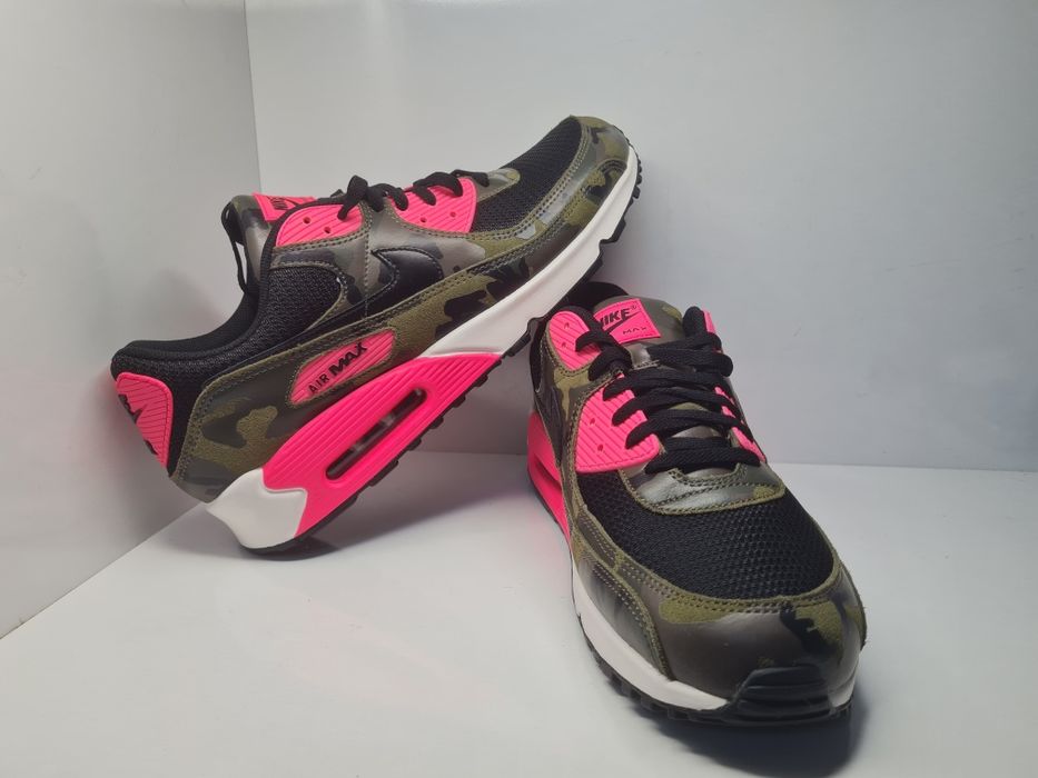 Кецове Nike Air Max 90 

Чисто нови с кутия.

Размер 49.5 стелка 33 см.

Цена 75 евро.