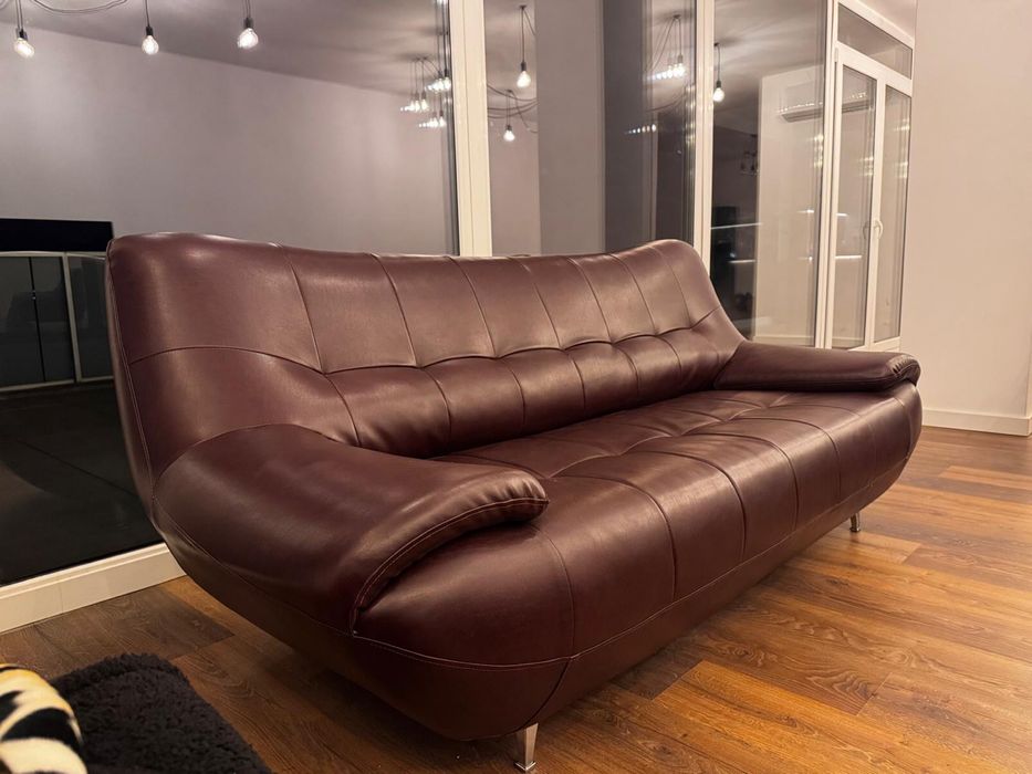 Canapea din piele naturala