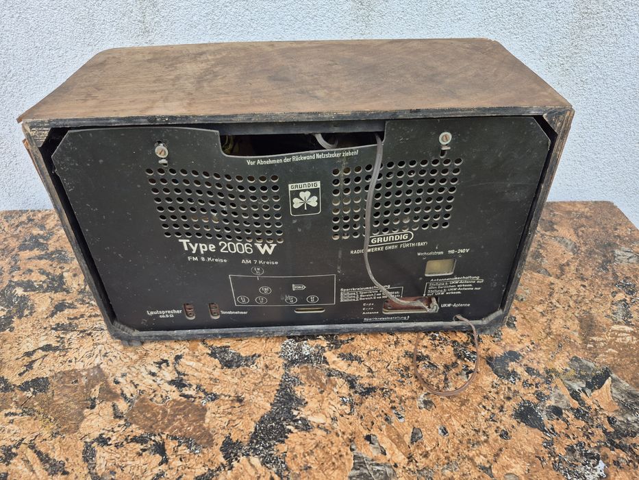 Radio cu lampi marca Grunding model 2006