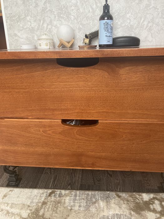 Продам тумбочку дерево