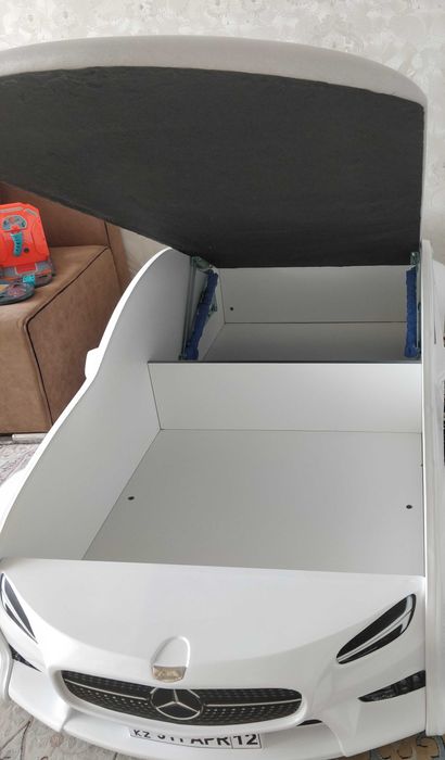 Детская кровать машина