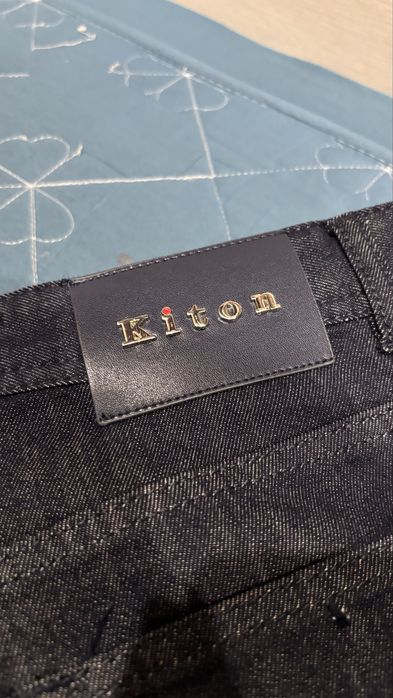 джинсы сатылады KITON