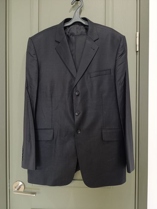 Мужские костюмы.