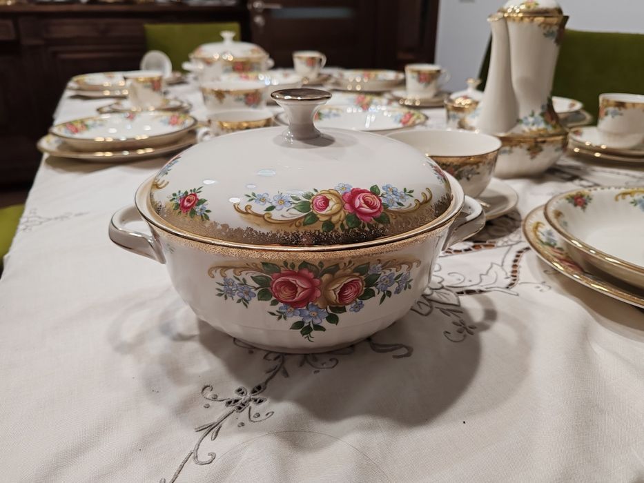 Serviciu de masa și ceai/ cafea