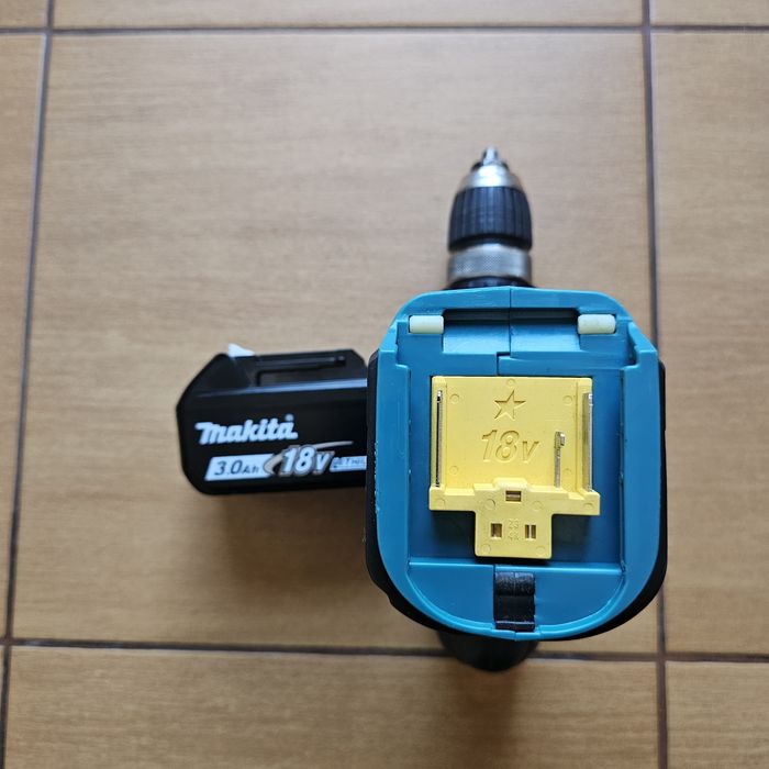 Masina gaurit/însurubat cu percutie Makita DHP 453