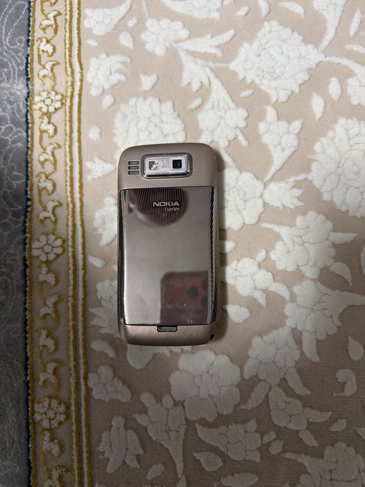 Нокиа е72,8800,нокиа