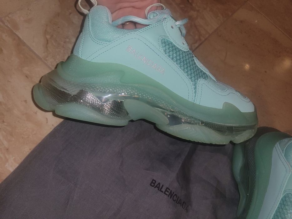 Страхотни обувки Balenciaga в цвят мента!