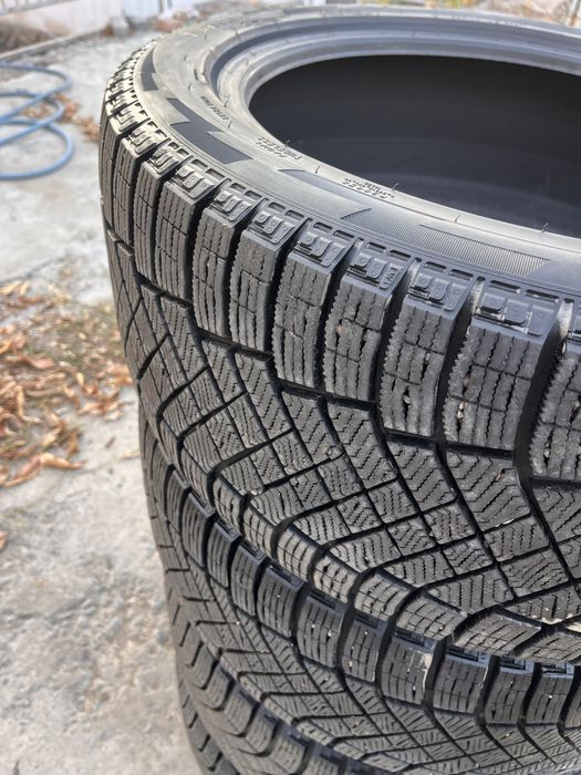 Покрышка Шины 235/45/ R18