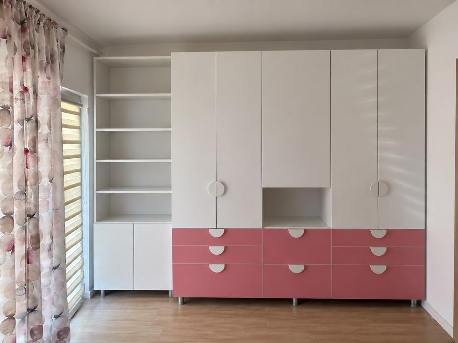 Dormitor complet cu mobilier alb/roz + saltea Memory Foam Previ nouă