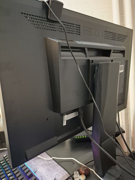 Монитор     еizo  24"