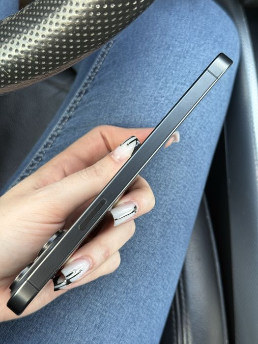 iPhone 15 Pro Max 93% baterie