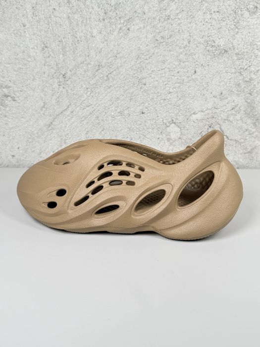 Yeezy Foam RNR Clay Taupe