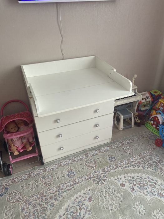 Комод с пелинальным столиком