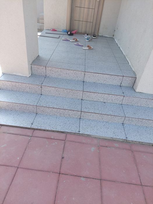 Execut lucrari de construcții!