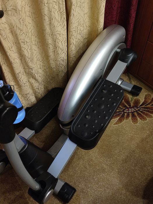 Эллиптический тренажёр HouseFit Kinetic E2.0