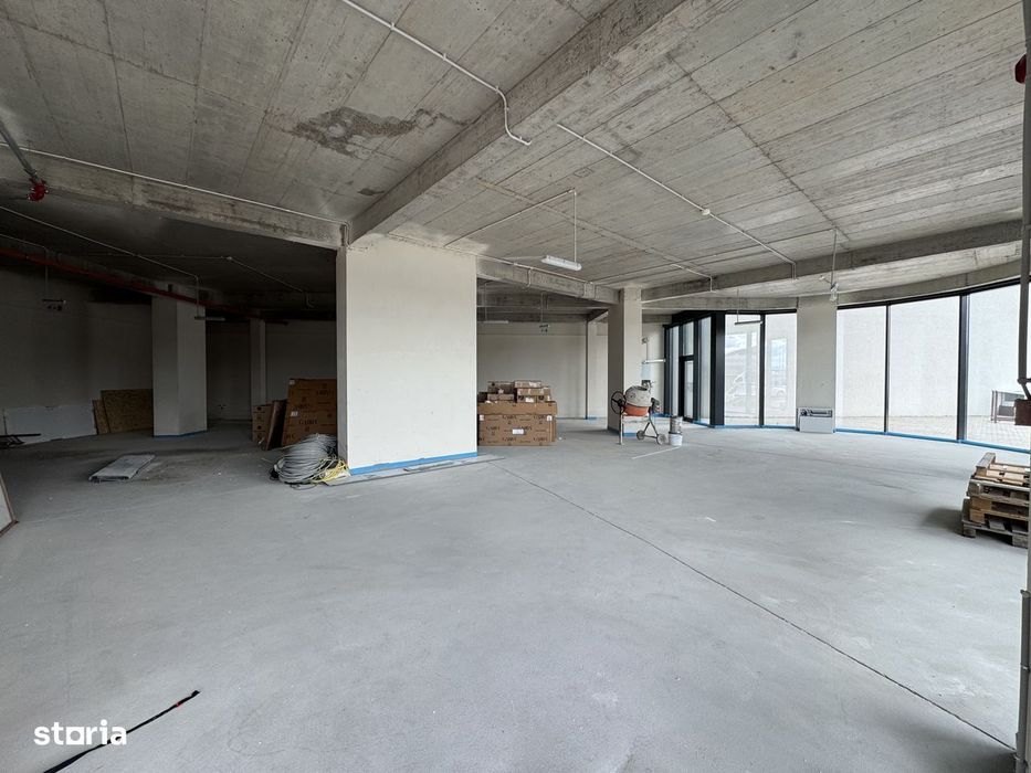 Spatiu comercial de inchiriat, 275 mp, Parter, Vitrina stradala