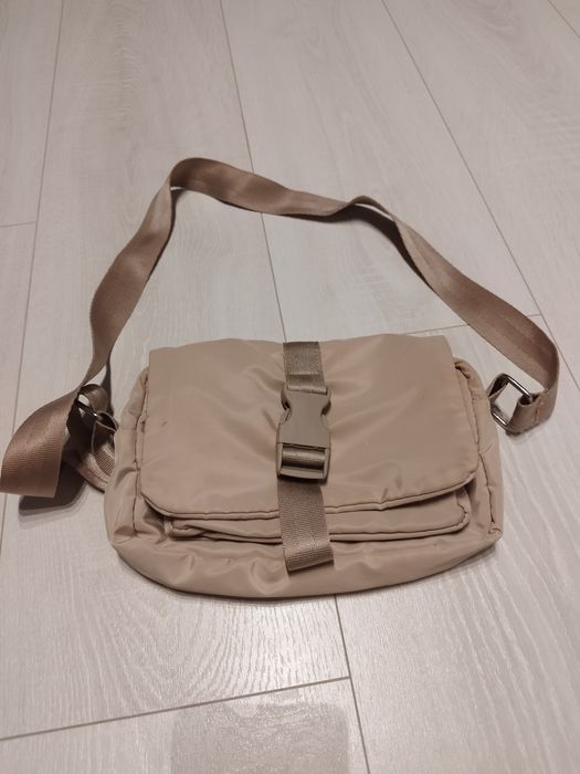 Дамска чанта бежав цвят