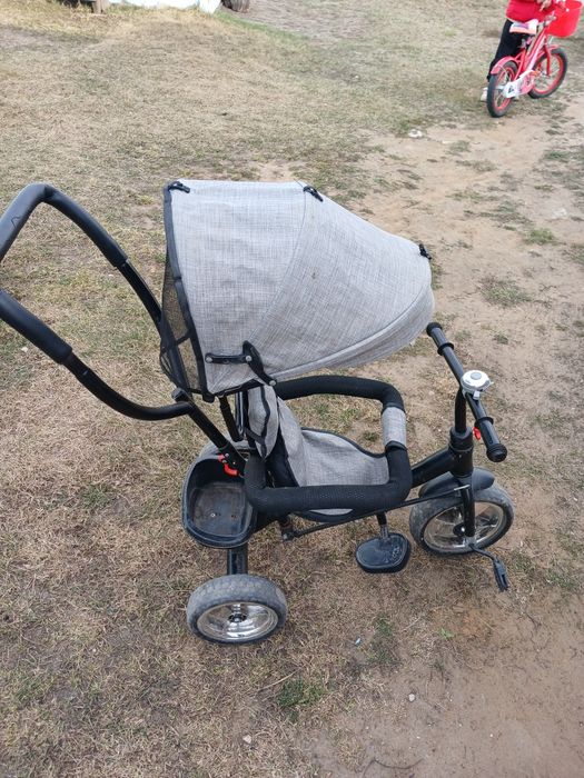 Детский велосипед трёх колесный