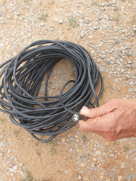 Продам кабель 1.2×4 ×32