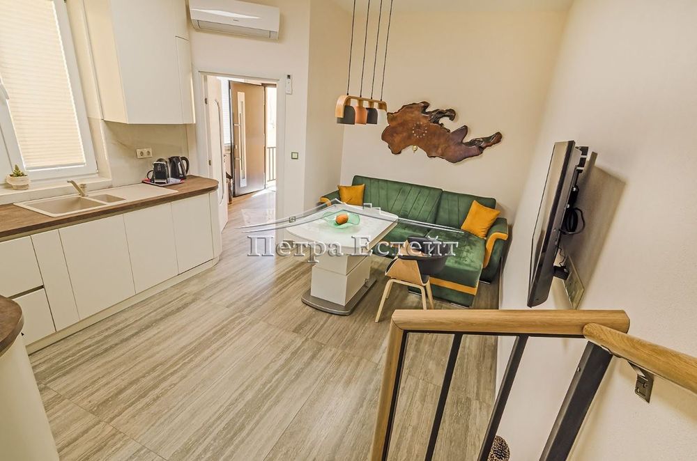 Луксзен тристаен под наем в Варна-Гръцка махала