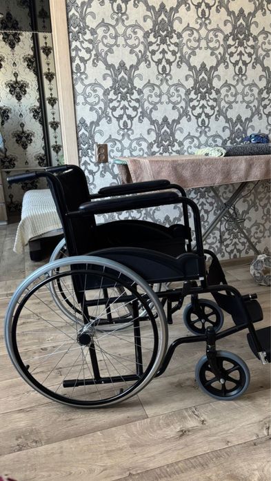 Продам инвалидную коляску