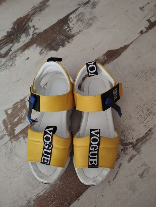 Дамски сандали жълто и бяло