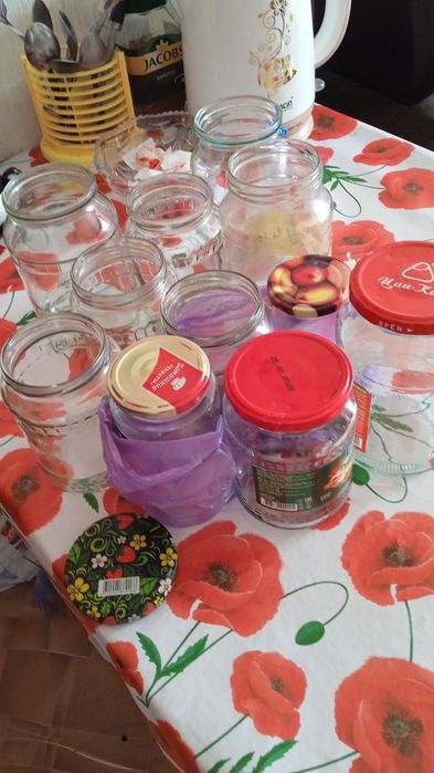 Банки разные 50 тг штука