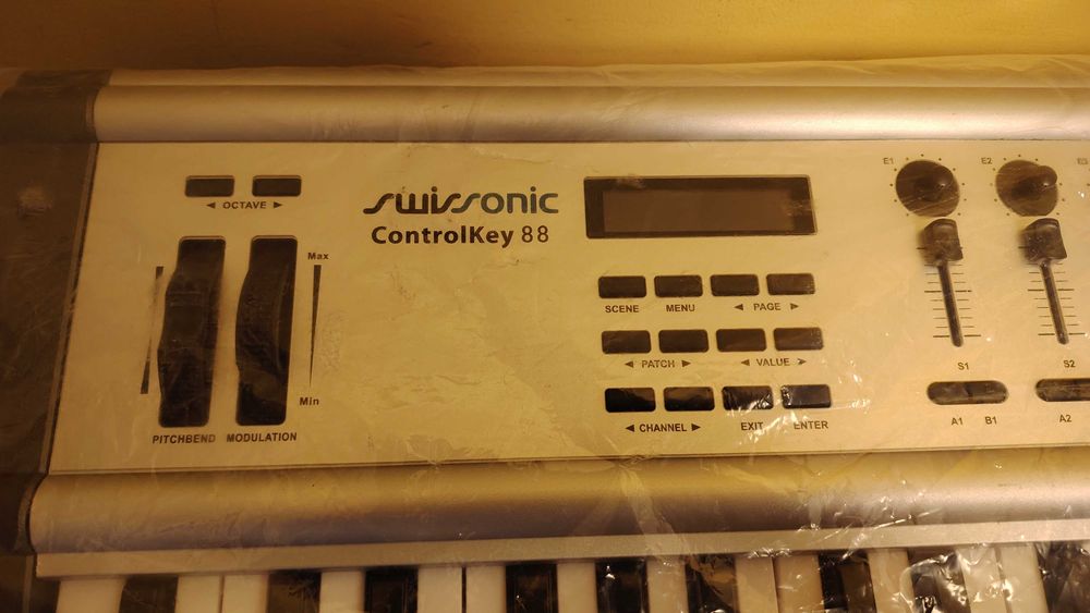 Миди пиано 88ключа, СУИСОНИК, НЕМСКО, включвано веднъж, като ново.