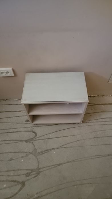 Продаются столы и тумбочки по 8штук