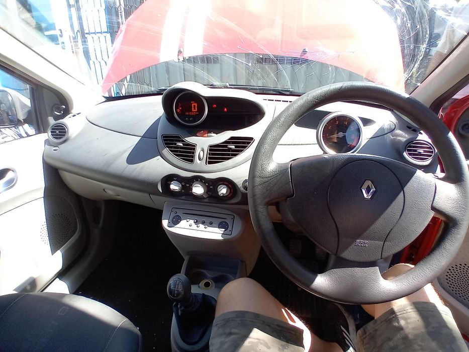 Renault Twingo на части