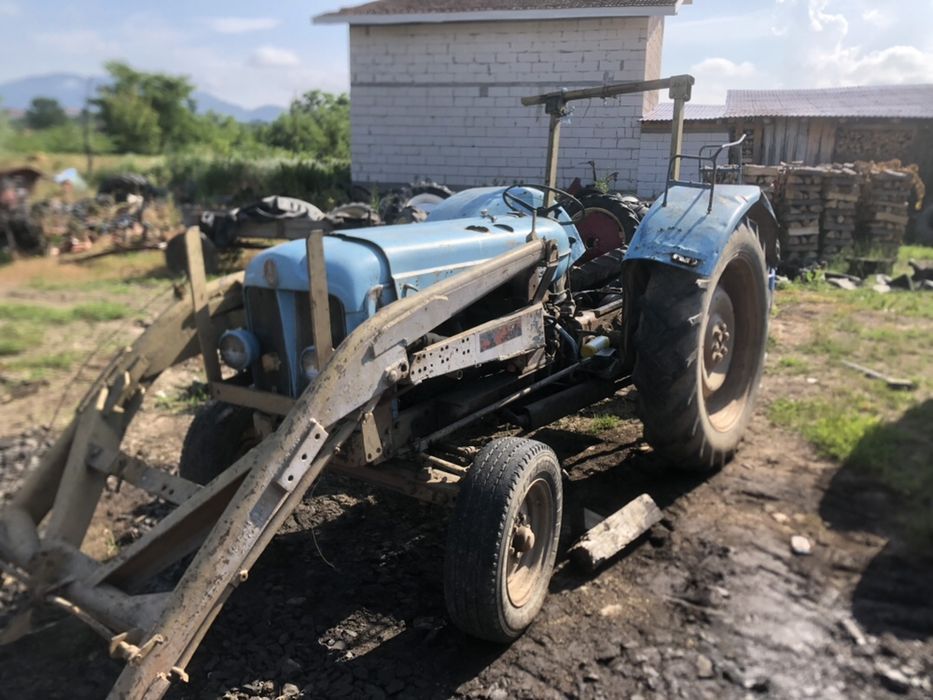 Dezmembrez tractor Super Ebro fordson