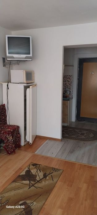 Închiriez garsoniera