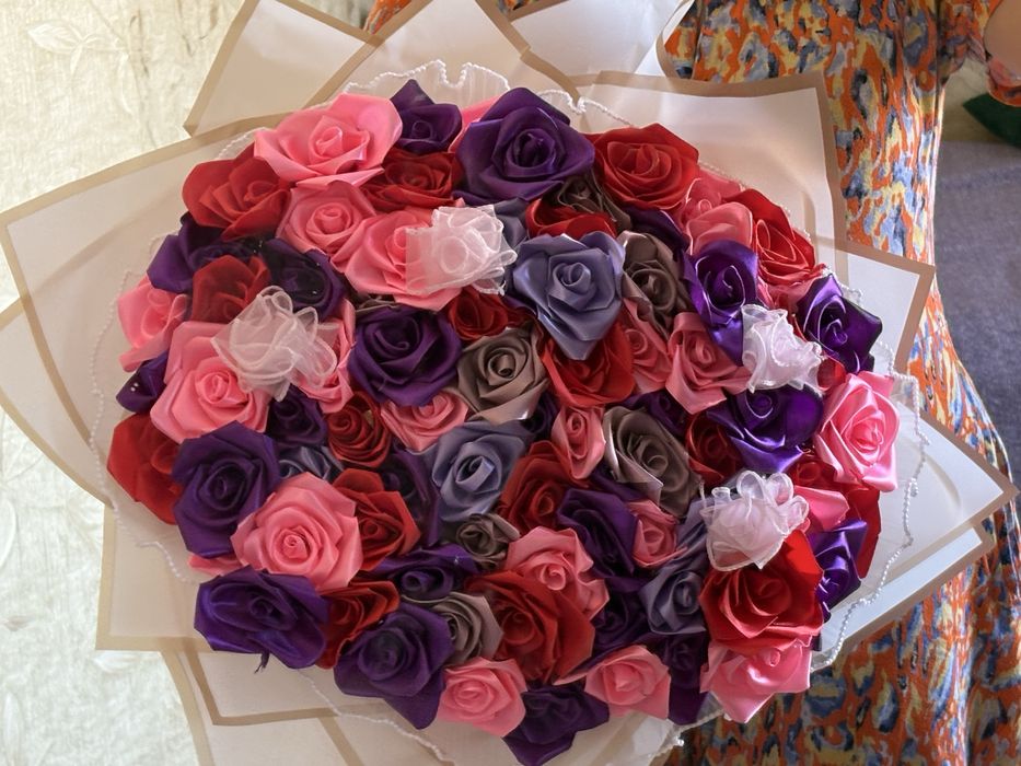 букет из роз атласные
