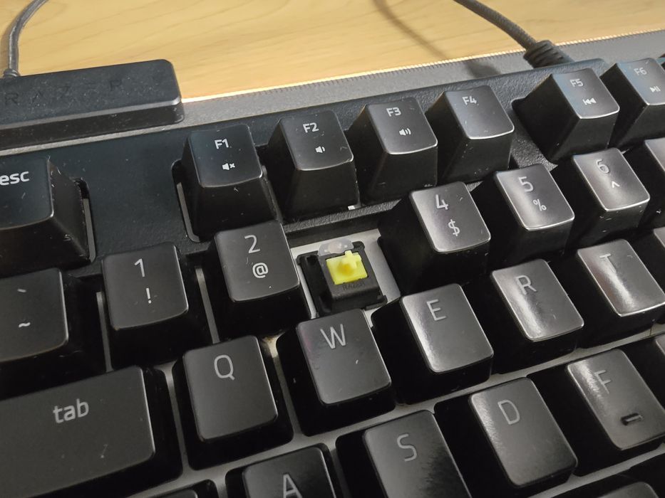 Blackwidow V2 Chroma Tournament Edition - Yellow switches