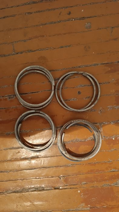 Поршни с пальцами от Москвич 412