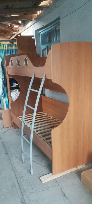 Кровать двухъярусная