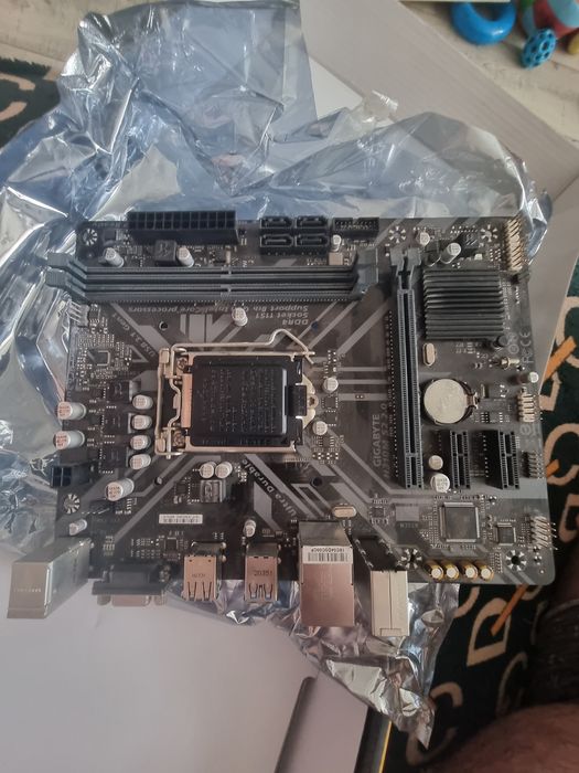 Материнская плата